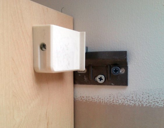 kitchen cabinet fixings to wall