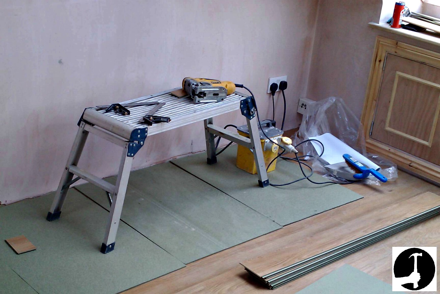 See Which Laminate Flooring Tools And Cutters I Have In My Kit Check Out The Best Tools I Keep In My Laminate Floor Board Tool Kit