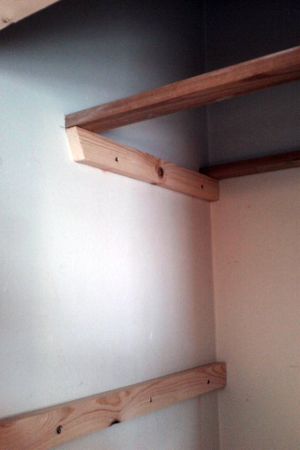 fitting slatted shelves round pipes