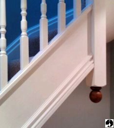 Architrave on stair string