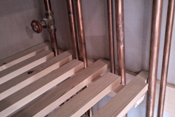 fitting slatted shelves round pipes