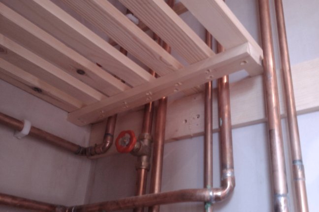 slatted shelves